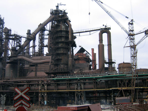 Enakievsky metal works. Dismantle of an old blast furnace.
