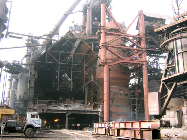 Enakievsky metal works. Dismantle of a foundry court yard. Installation of a new blast furnace and basic system.